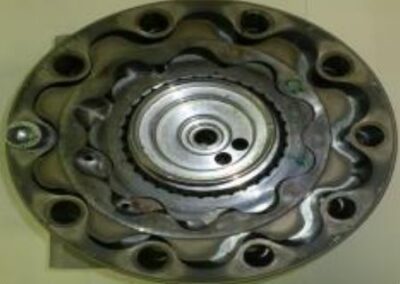 Počasi tekoči visoko zmogljivi hidravlični motor proizvaja velike navore pri nizkih hitrostih. S slovenskim podjetjem smo se lotili skupnega projekta izdelave hidravličnega motorja. Motor je že na voljo na trgu.